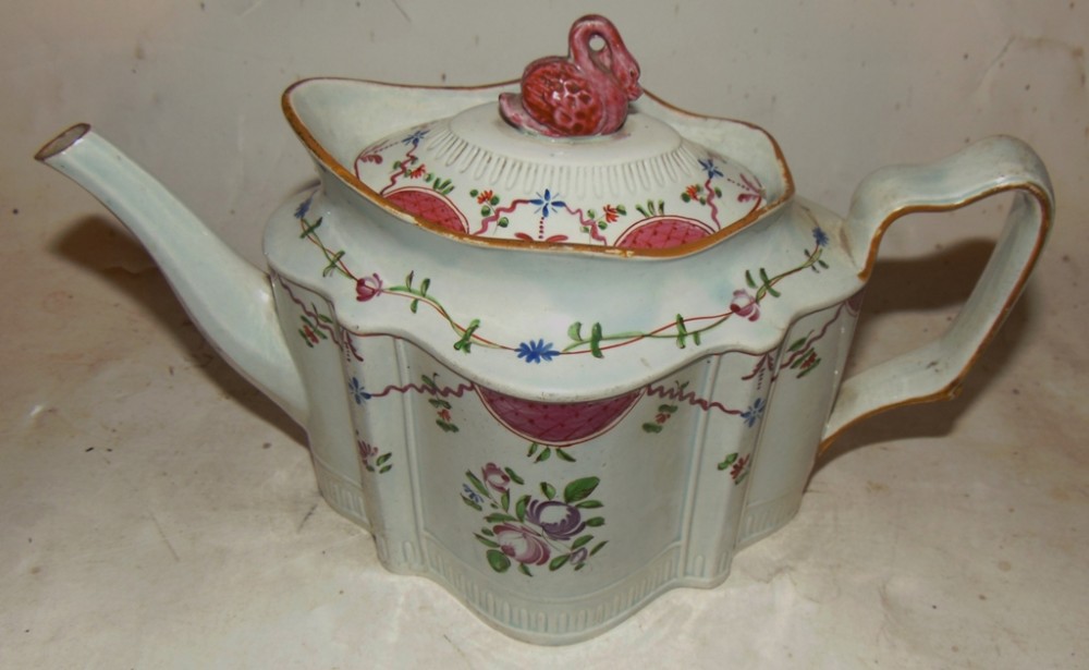Georgian Leeds pottery teapot. Circa 1780