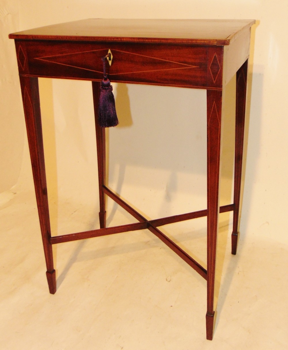 Georgian small mahogany occasional table. Circa 1790