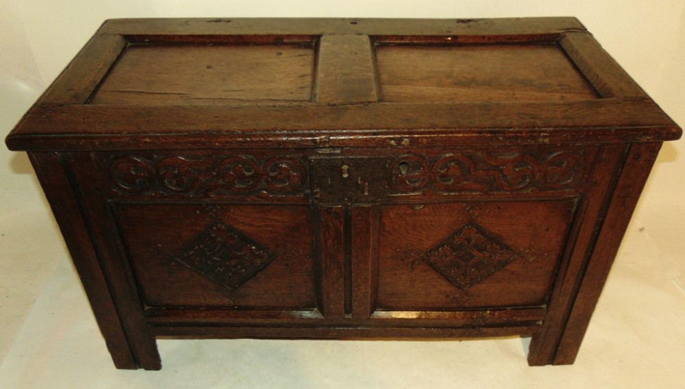 Small carved oak coffer. Circa 1680