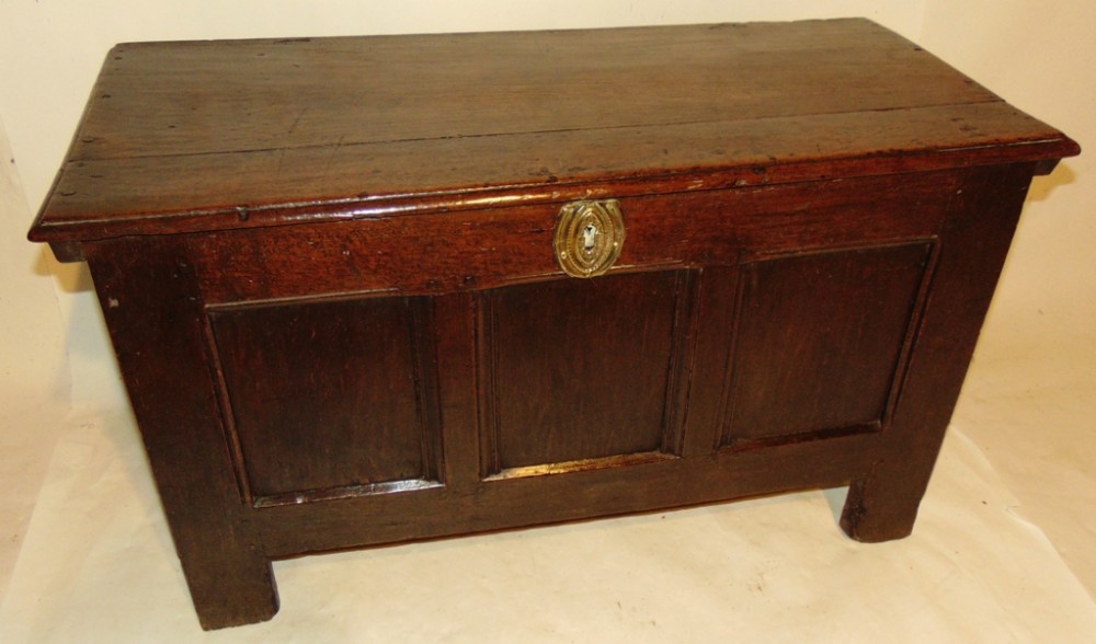 17th century oak small paneled coffer. Circa 1690