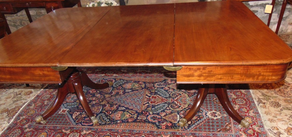 Georgian mahogany 2 pillar dining table. Circa 1820