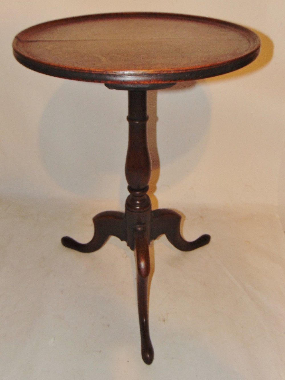 Georgian oak dish top tripod table. Circa 1780