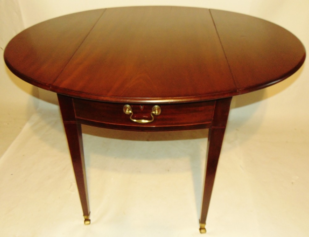 Georgian mahogany oval pembroke table. Circa 1780
