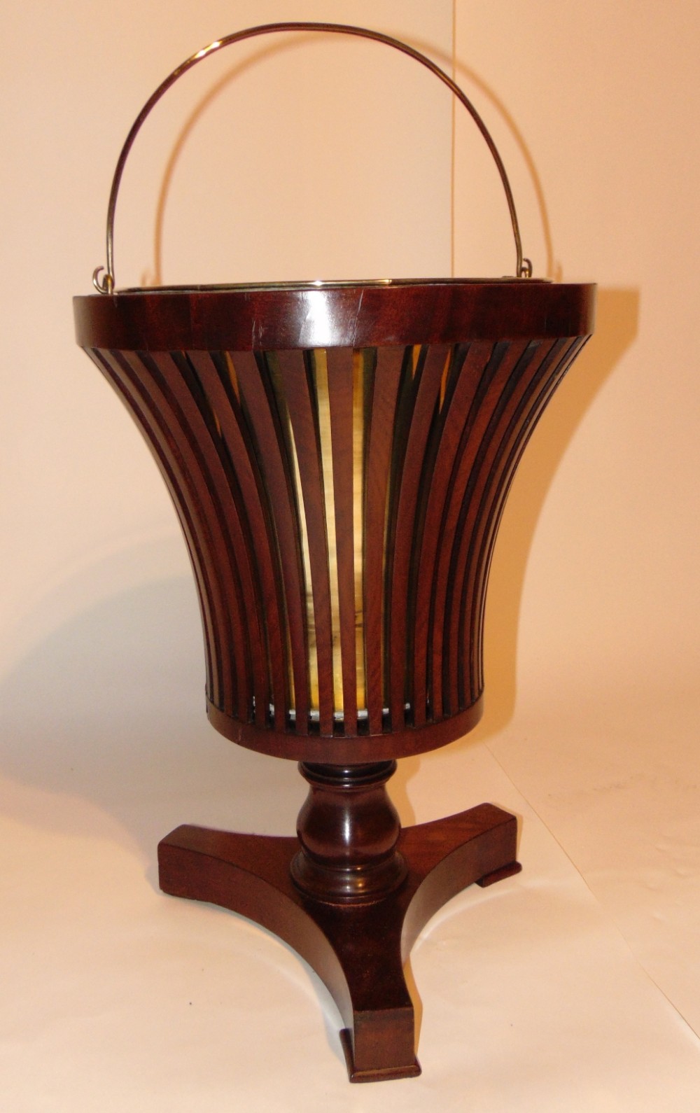 Georgian mahogany jardiniere. Circa 1820