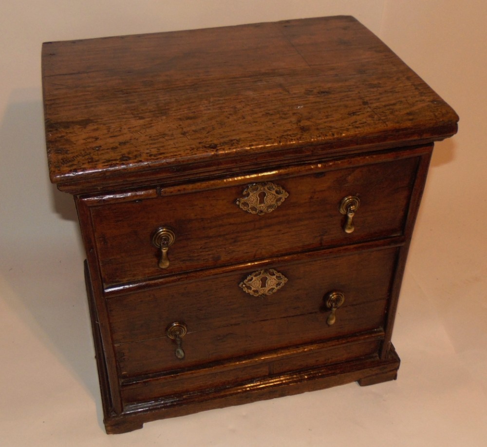 Early oak close stool. Circa 1720