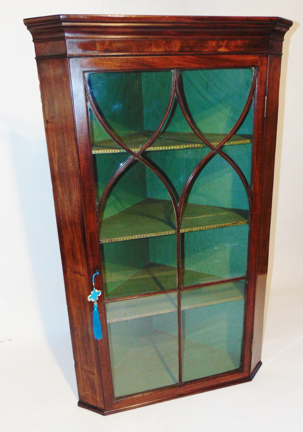 Georgian mahogany hanging corner cabinet, Circa 1780