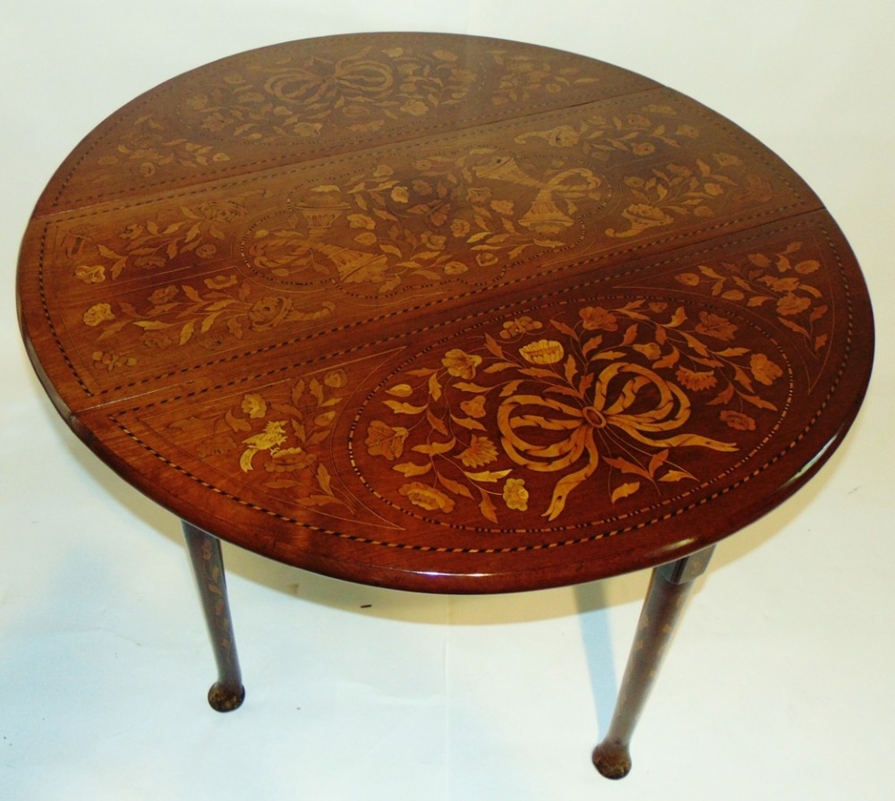 Georgian mahogany and inlaid dining table. Circa 1775