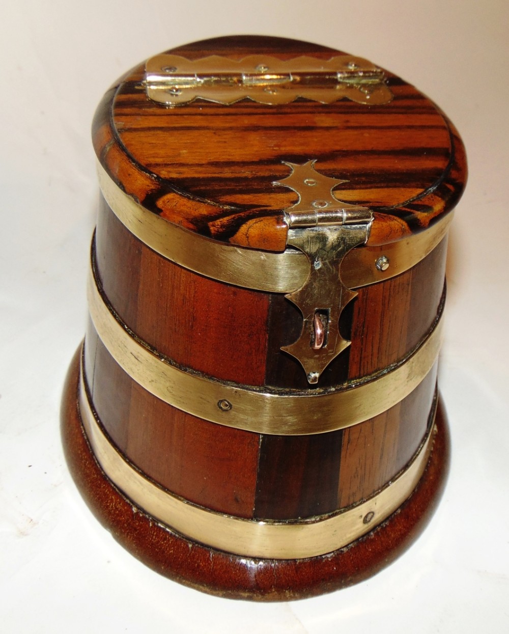 Georgian coopered tobacco box. Circa 1820