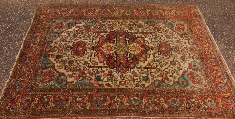 Antique Persian Ispahan large rug. Circa 1910