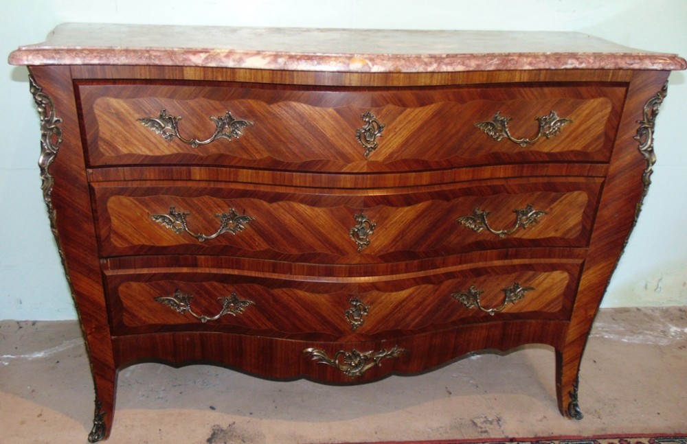 French kingwood serpentine commode. Circa 1880