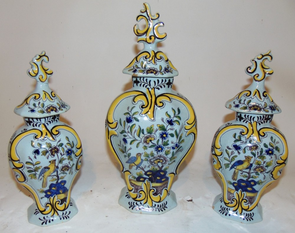 Set three Dutch delft vases Circa 1820