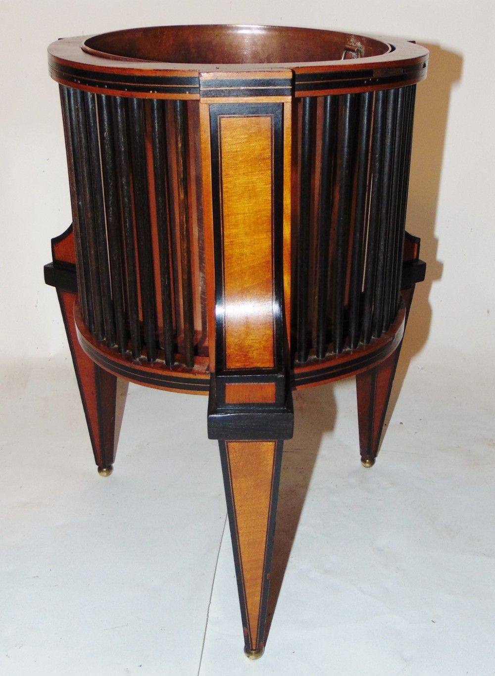 Dutch satinwood & ebony jardiniere. Circa 1800