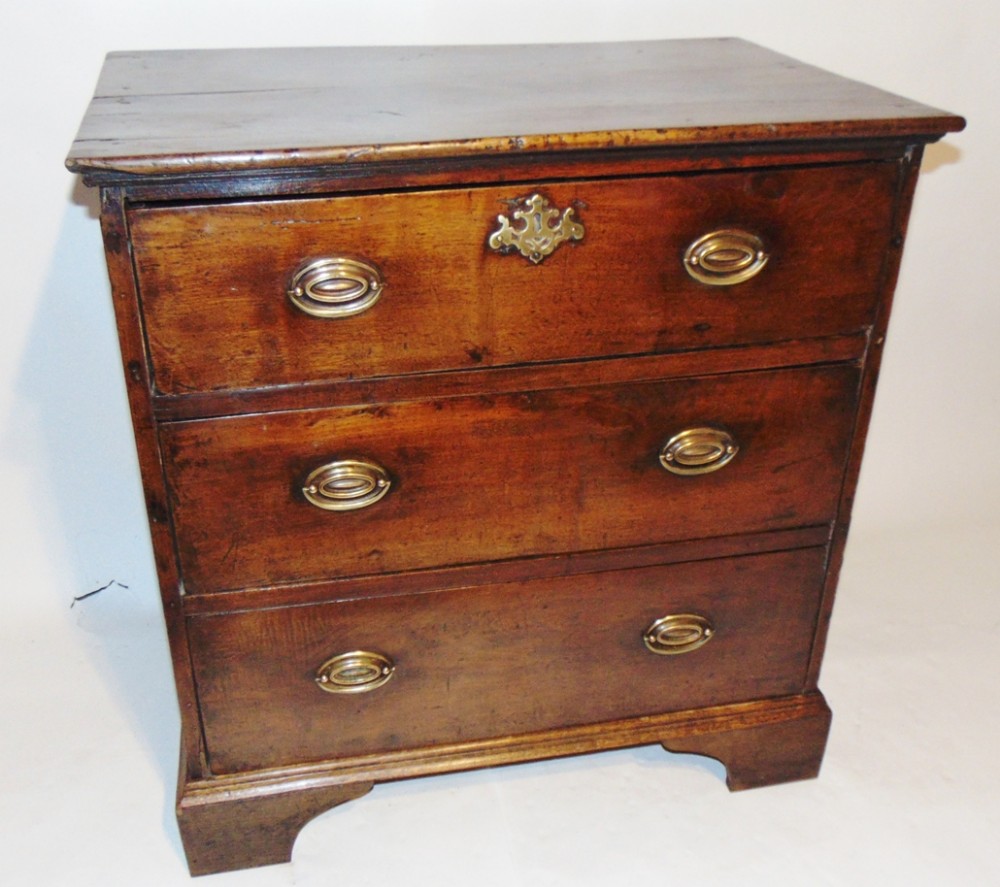 Small Georgian solid walnut chest Circa 1760