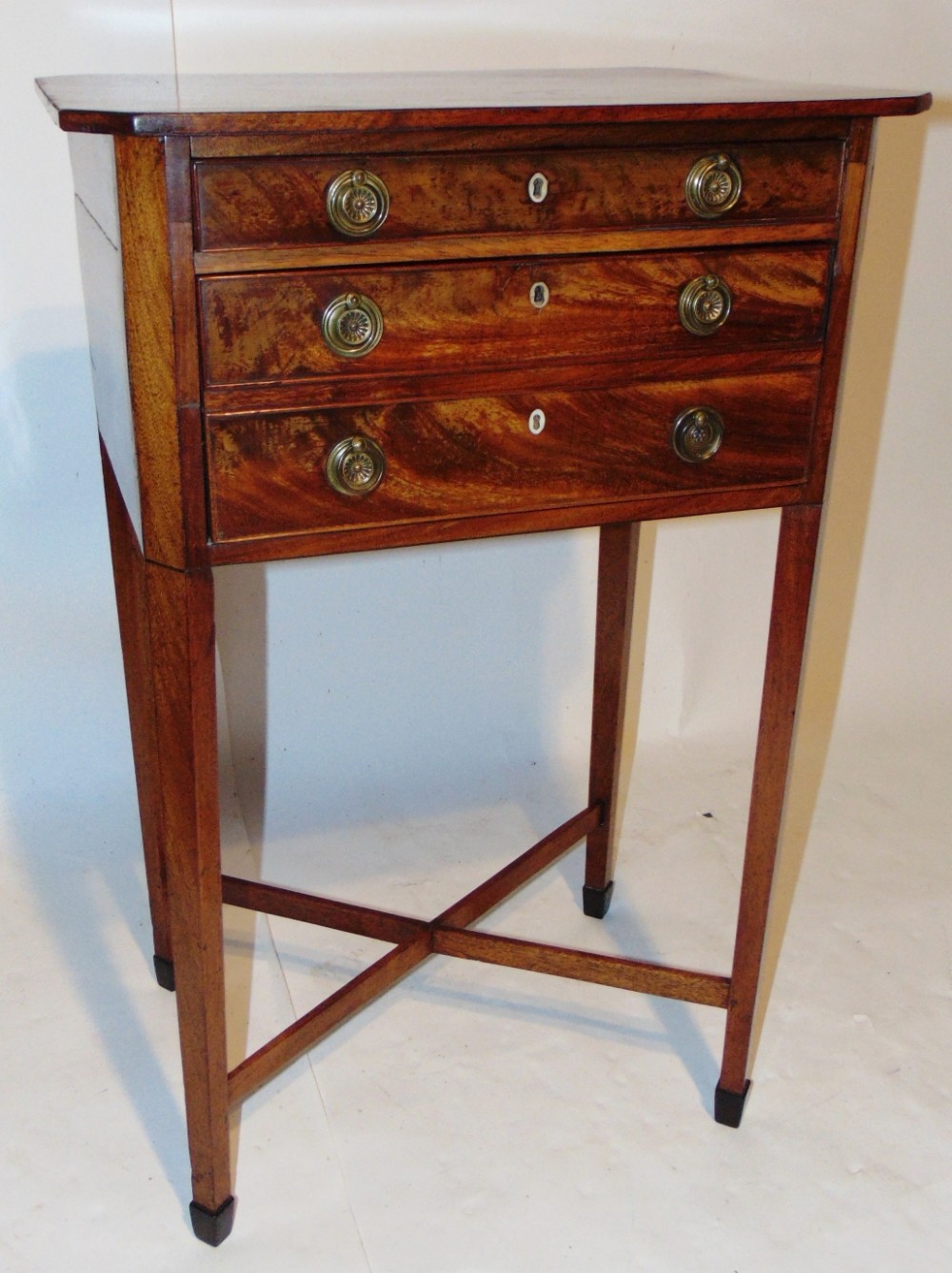 Small Georgian mahogany side table. Circa 1800