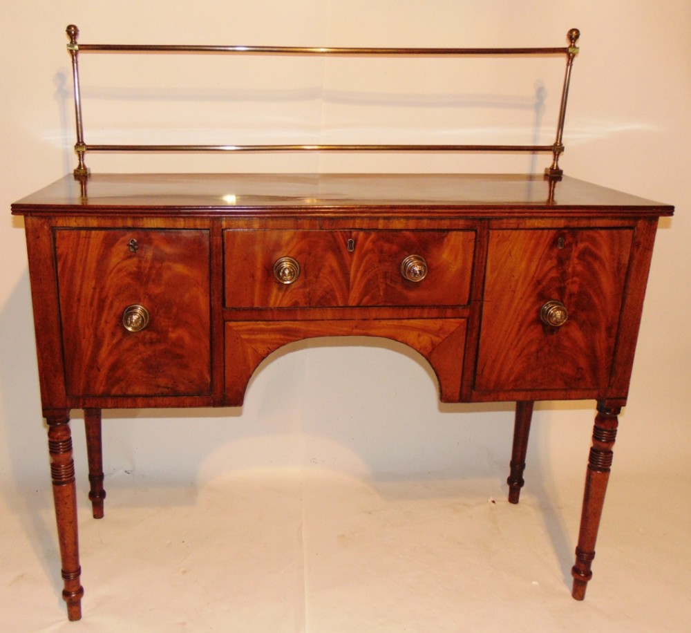 Small Georgian mahogany sideboard Circa 1820