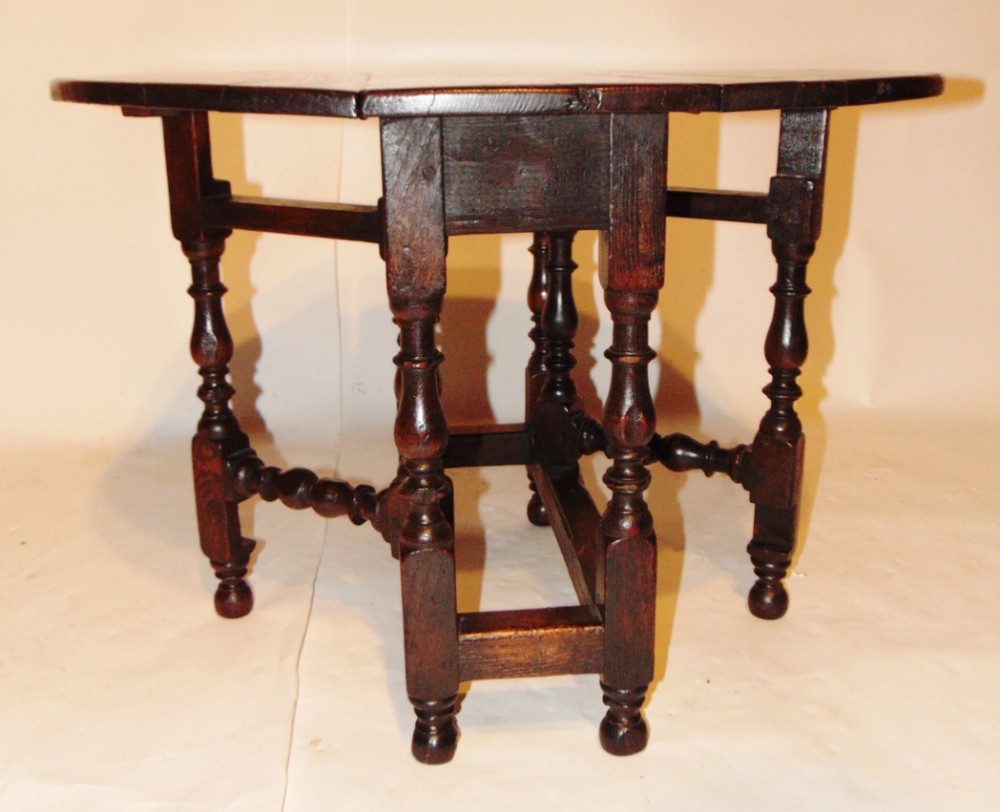 Baby antique oak gateleg table. Circa 1880