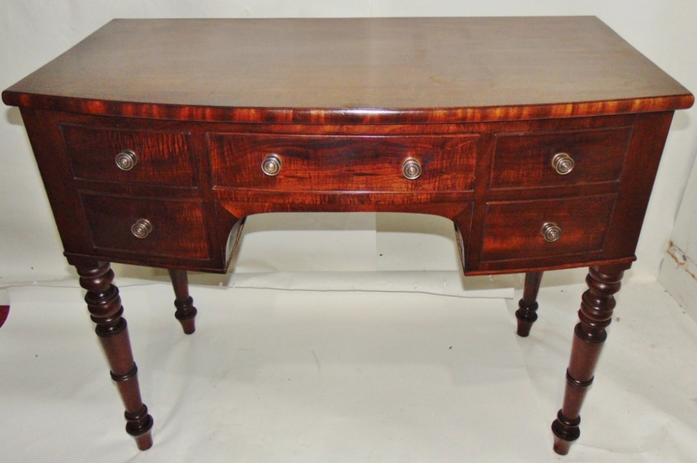 Georgian mahogany bow dressing table circa 1820