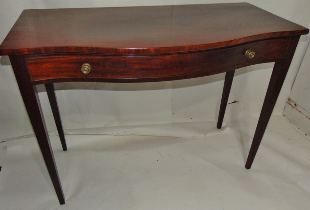 Scottish Georgian mahogany serpentine side table Circa 1800