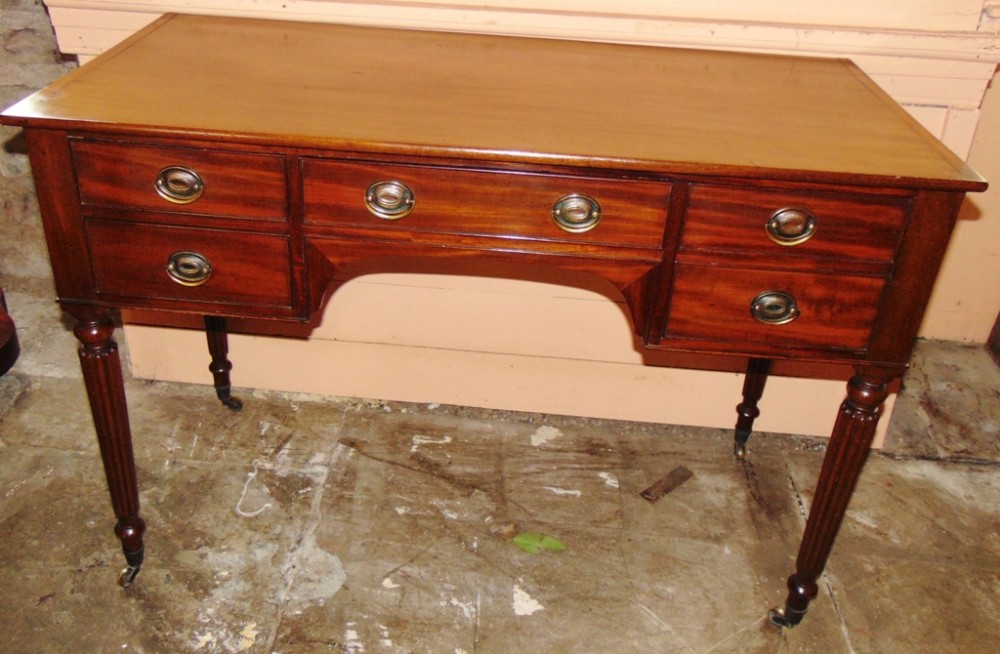Regency Gillows style mahogany writing table circa 1825