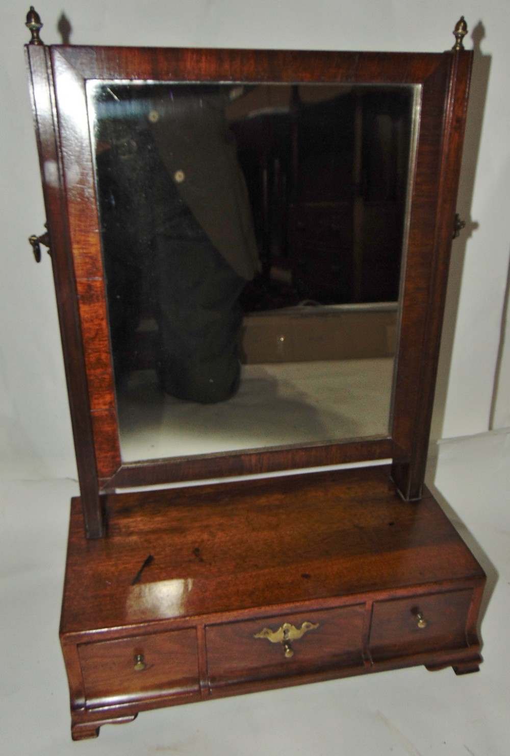 Small Georgian mahogany toilet mirror circa 1775