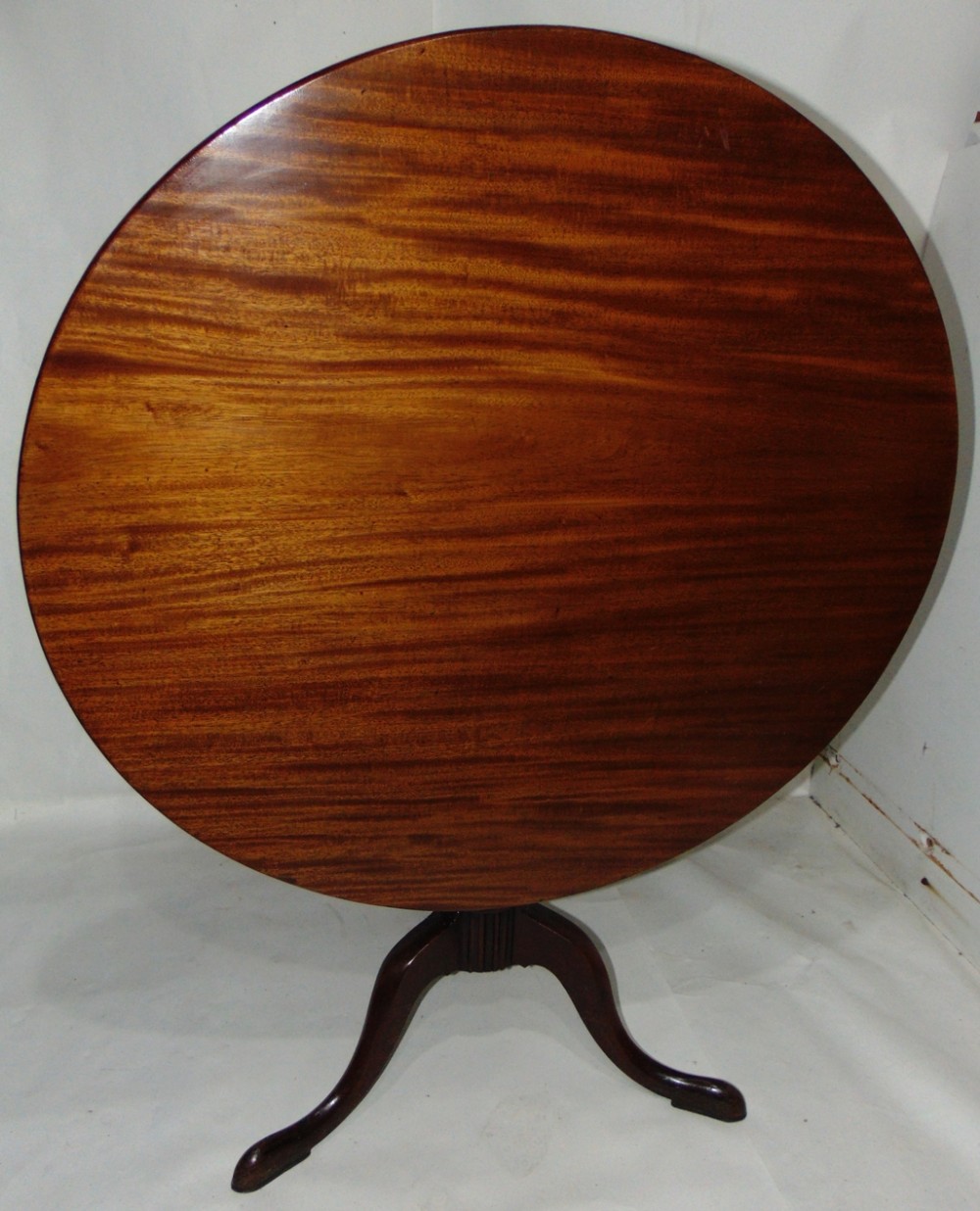 Huge Georgian mahogany tripod table. circa 1765