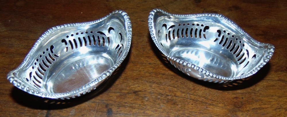 Pair Edwardian silver small dishes 1909