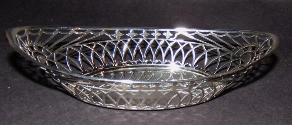 Edwardian solid silver dish. 1909