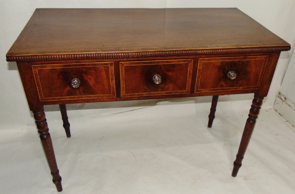 Scottish Georgian mahogany dressing table circa 1820