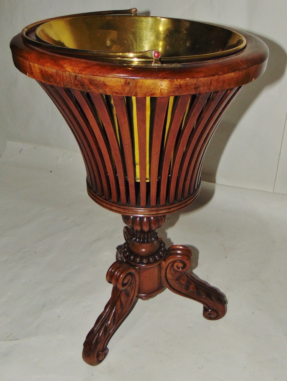 Large Dutch mahogany jardiniere, Circa 1830