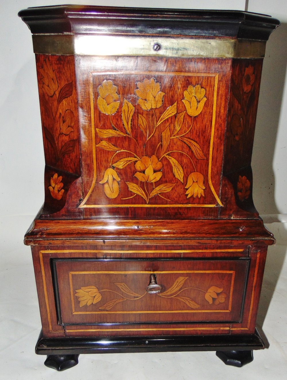 Dutch marquetry jardiniere Circa 1770