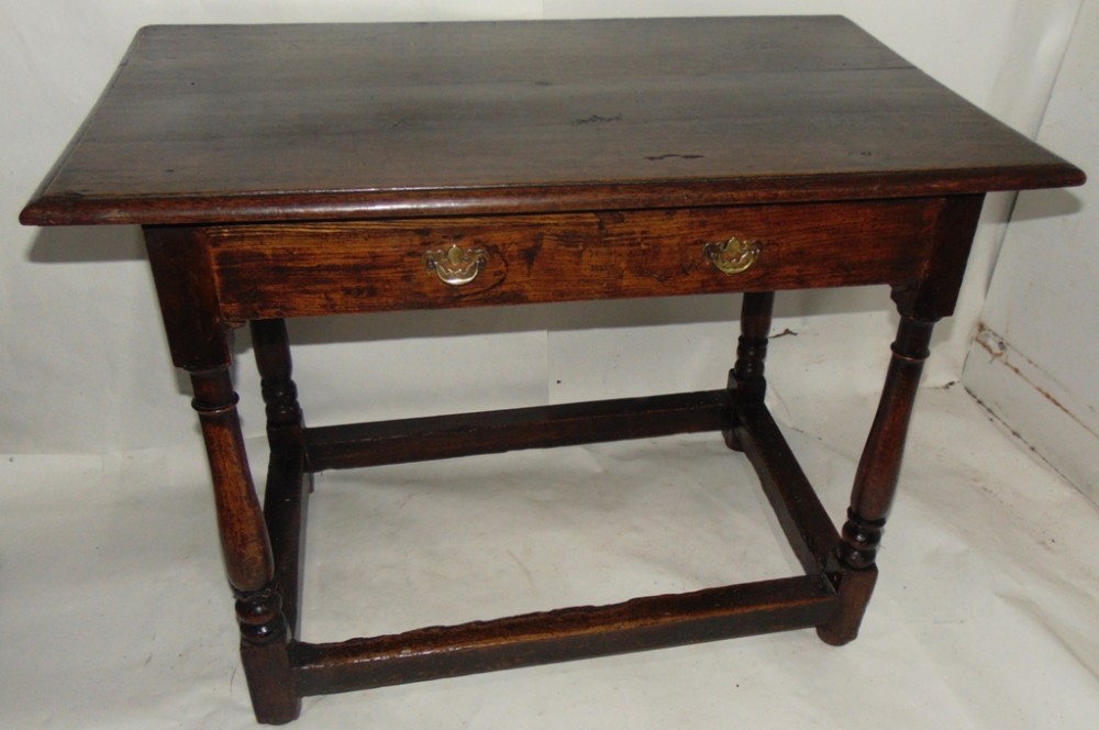 Turned leg oak side table circa 1720