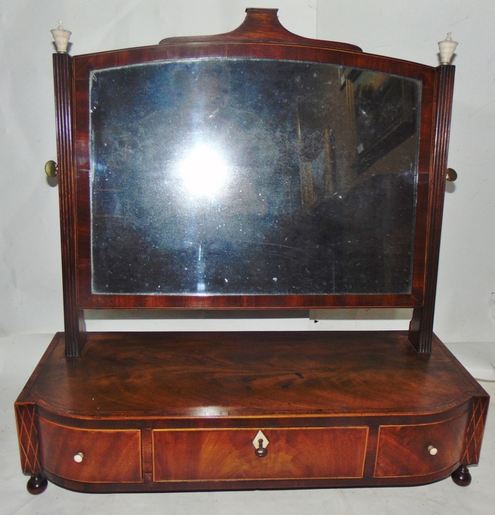 Georgian mahogany dressing mirror circa 1795