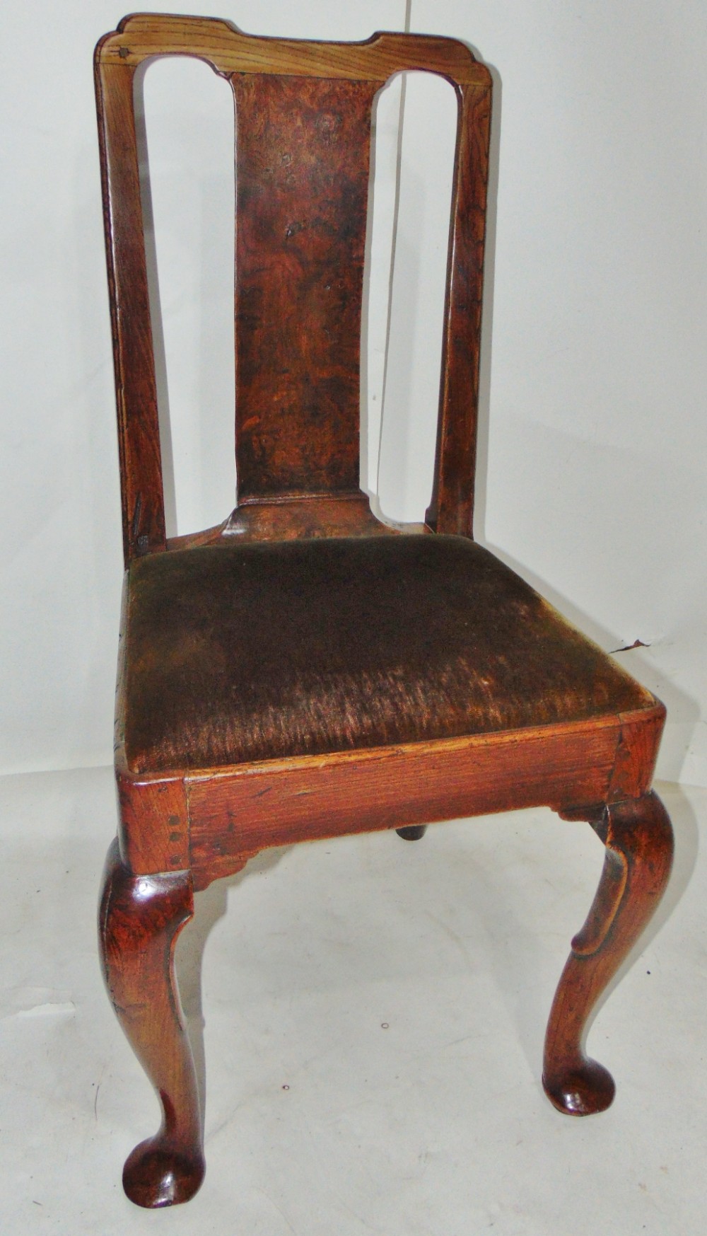 George II elm cabriole leg chair Circa 1740