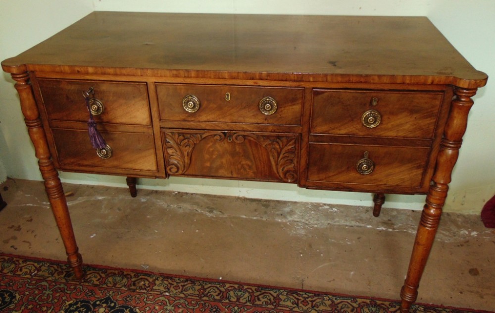 Small Georgian mahogany sideboard circa 1820
