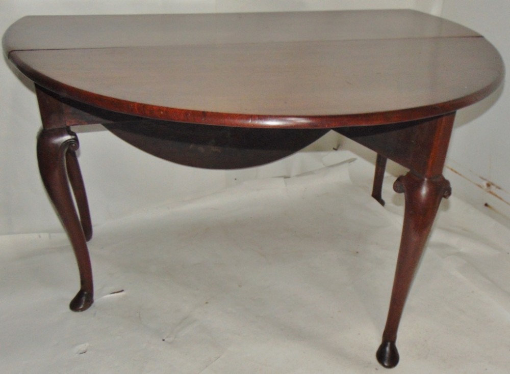 Large Georgian mahogany drop flap dining table circa 1760