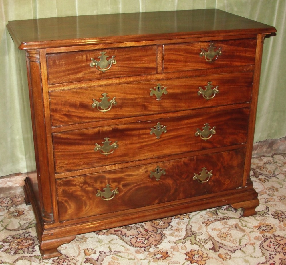 Small George III cuban mahogany chest of drawers circa 1760