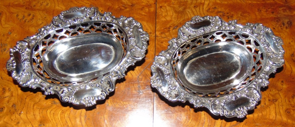Pair Edwardian silver trinket dishes 1901