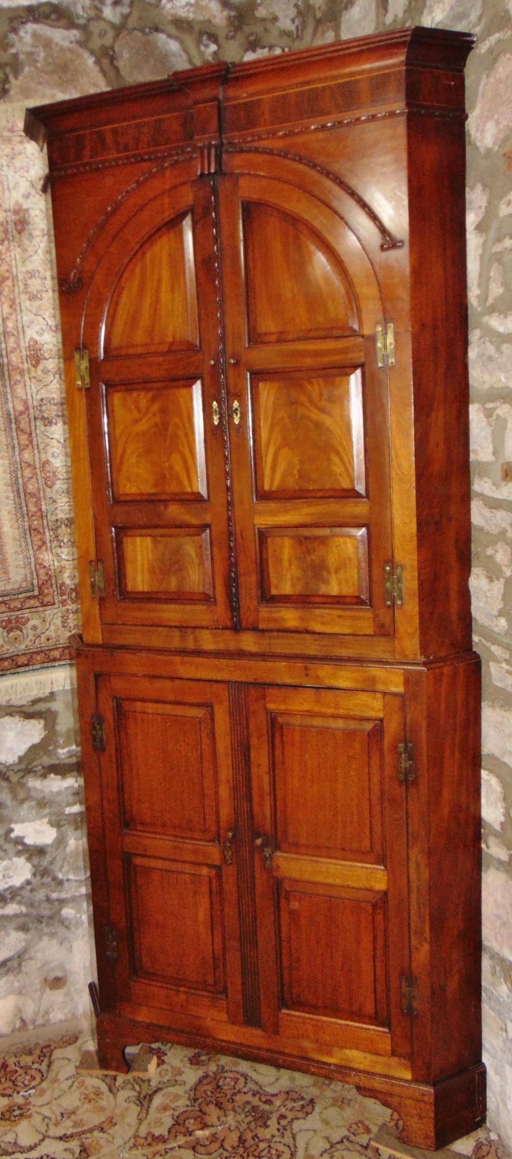 Georgian mahogany standing corner cabinet circa 1770