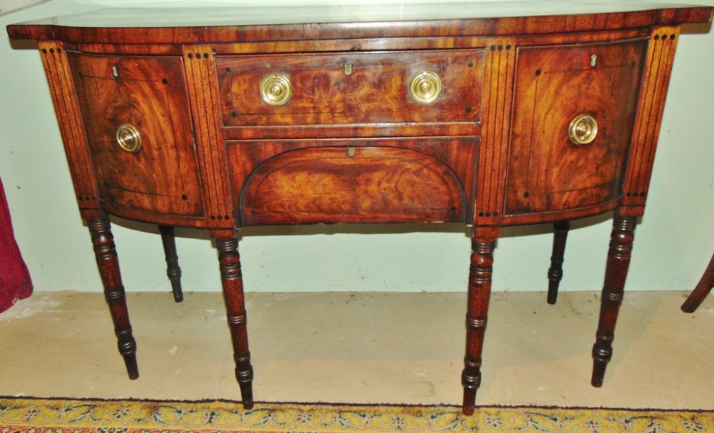 Small Georgian mahogany sideboard circa 1820