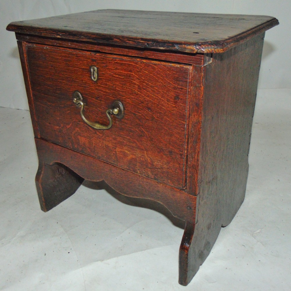 Welsh boarded oak stool with deep drawer circa 1770
