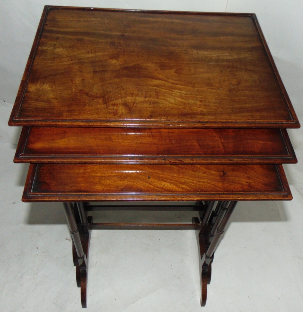 Nest of 3 Georgian mahogany tables circa 1800