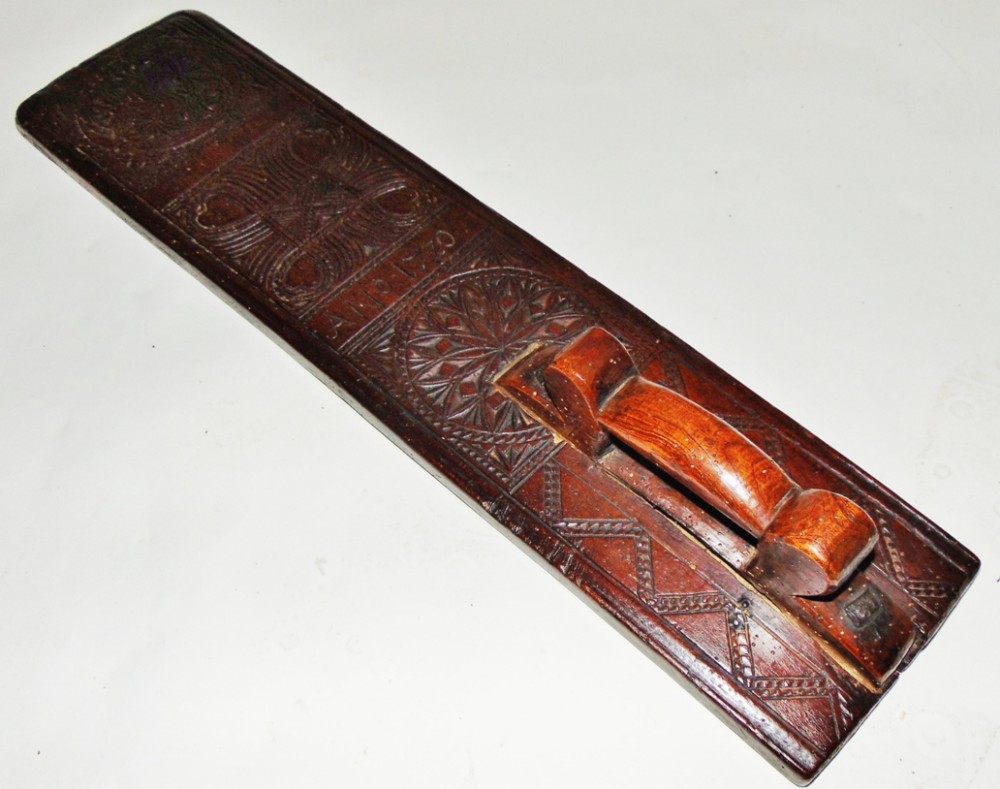 carved fruitwood Friezland mangelplank dated 1720