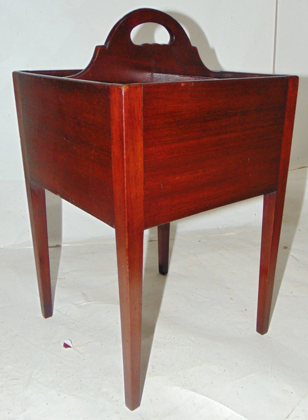 Georgian mahogany bottle carrier circa 1800