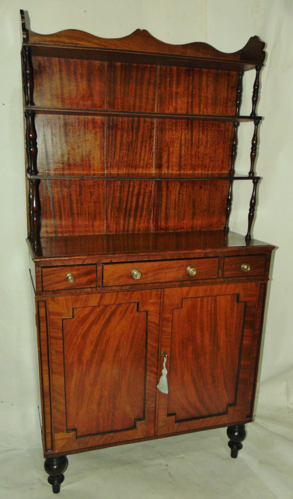 Small Georgian mahogany cabinet bookcase circa 1815