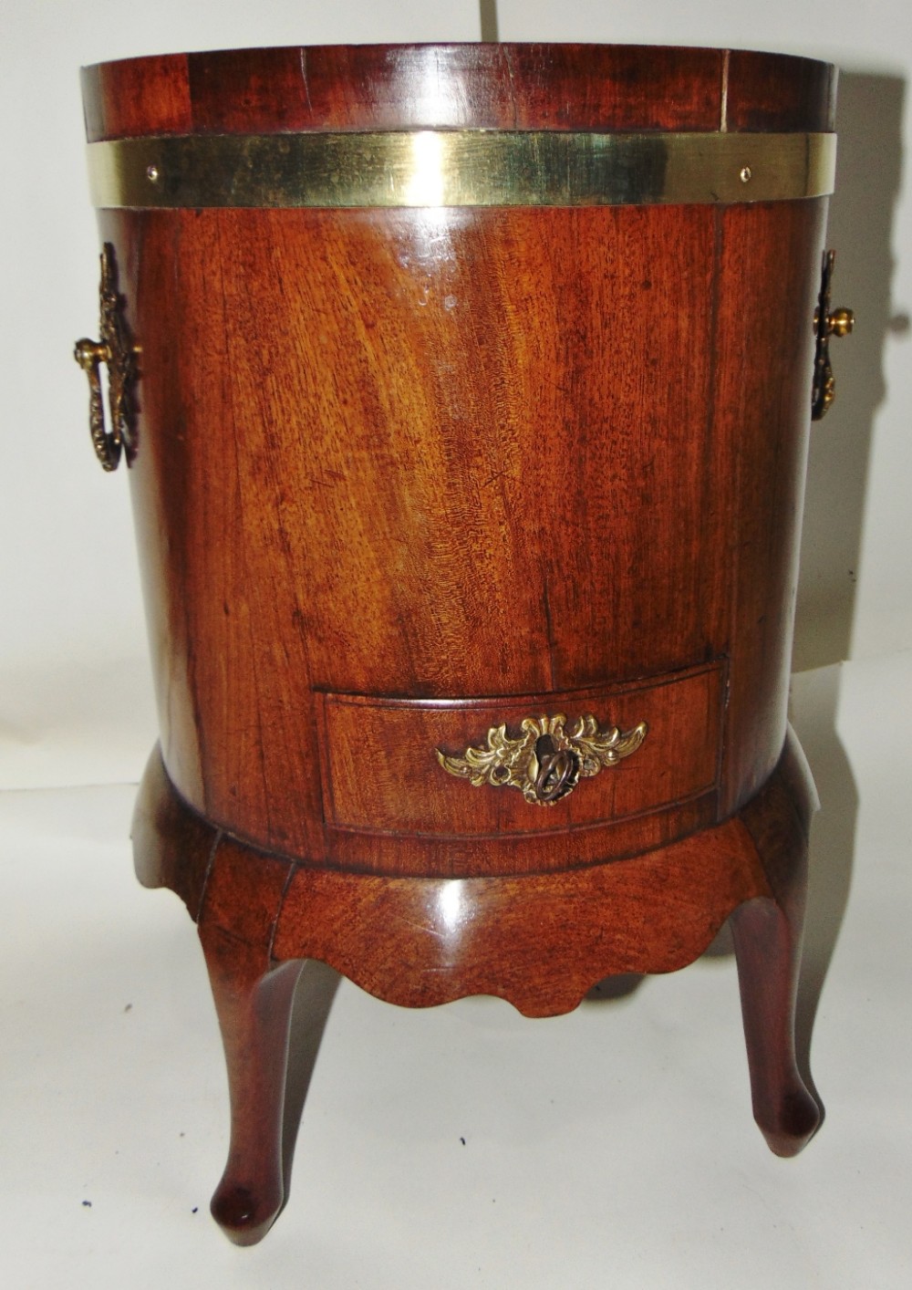 Dutch mahogany 18th century jardiniere circa 1760