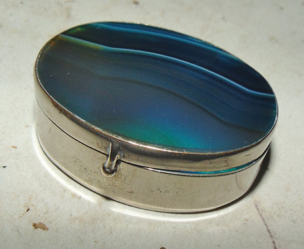Scottish agate oval pill box circa 1850