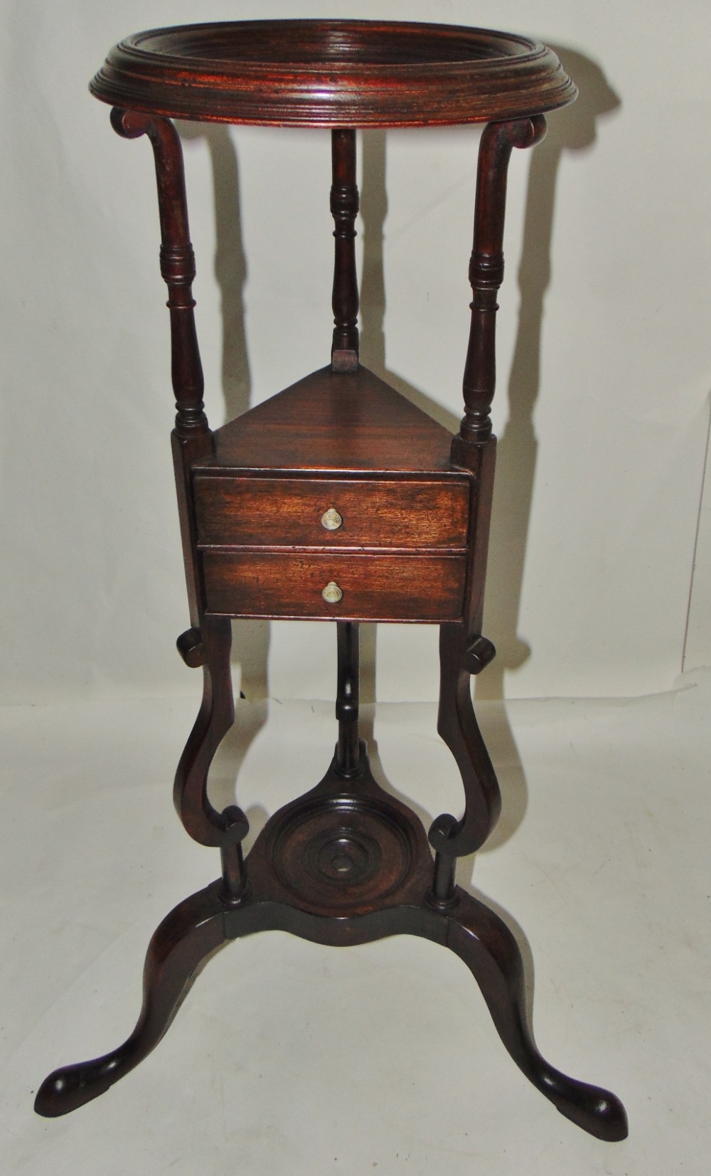Georgian mahogany basin stand circa 1770