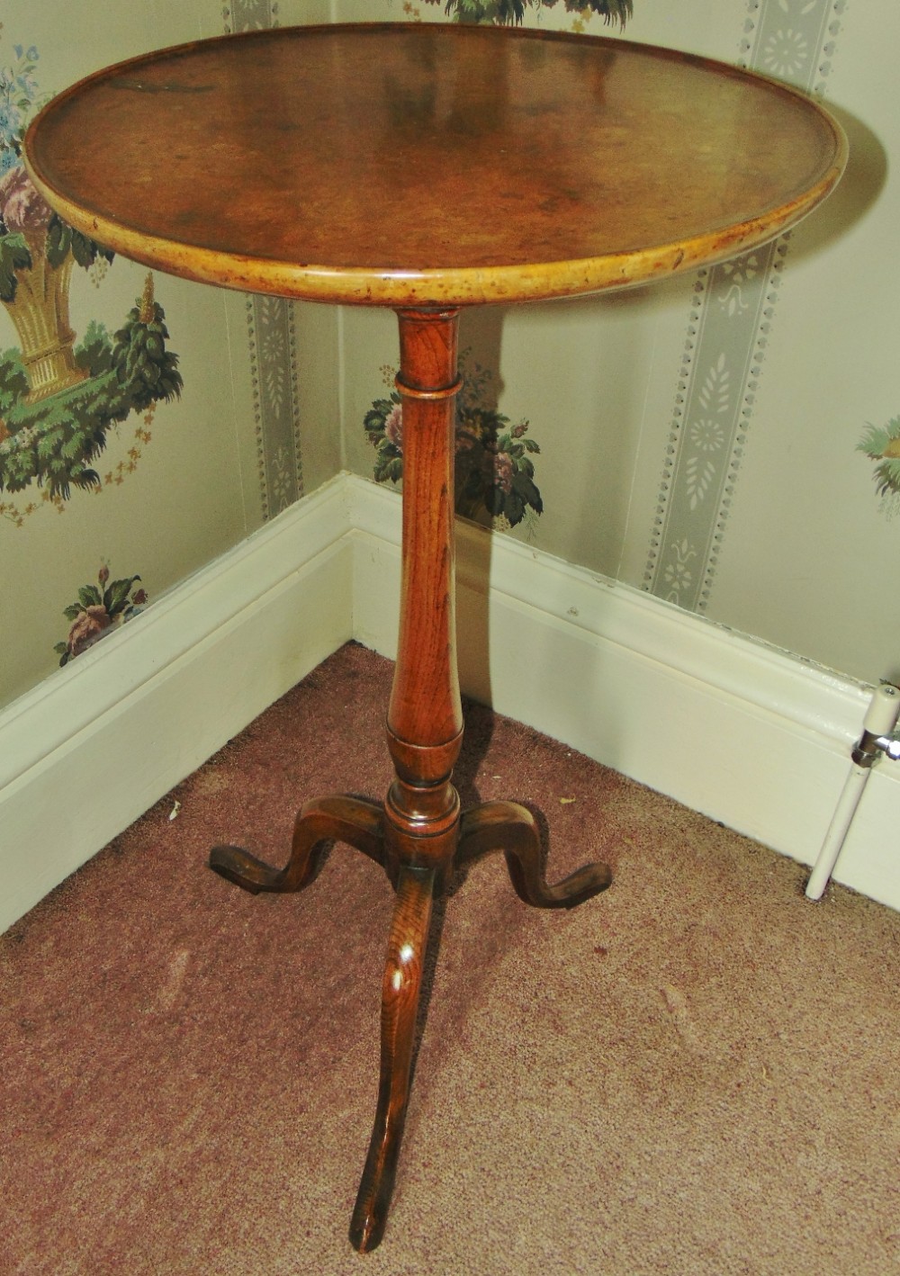 Georgian elm tripod table circa 1775