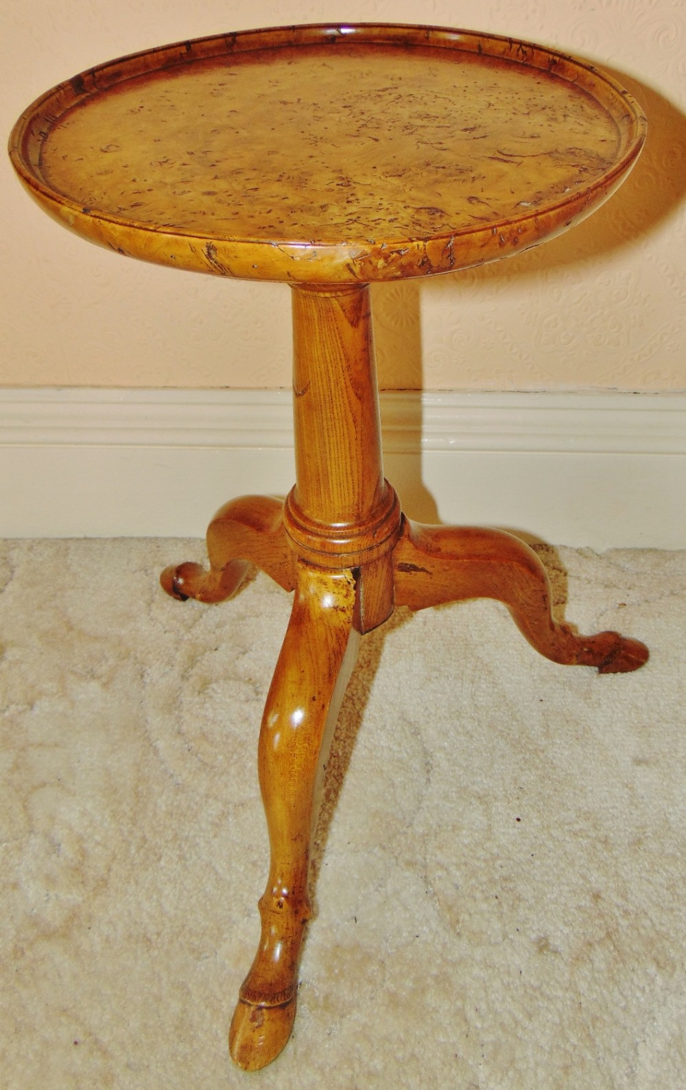 Stunning George III burr elm kettle stand circa 1765