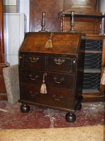 Early Georgian Oak Bureau (Very Small).